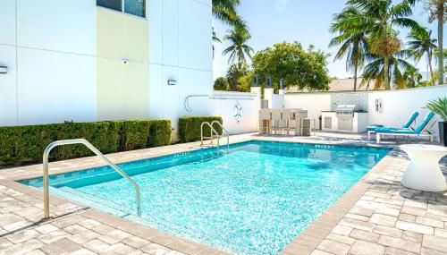 Boca Beachside 2BR 2BA with Pool and Balcony Steps to Sand - Foto 4