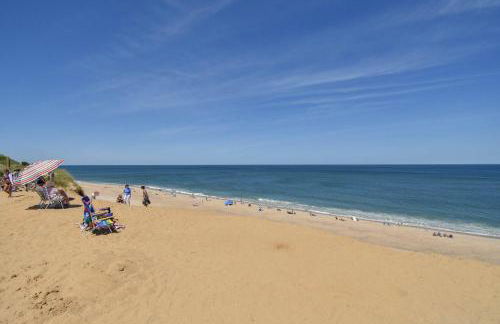 5 Min to Beach Yard w Fire Pit - Foto 32