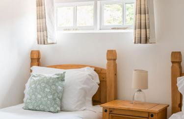 Cosy Cotswolds Farm Stay with Log Burner - Peaceful Winter Retreat - The Dairy - Foto 13