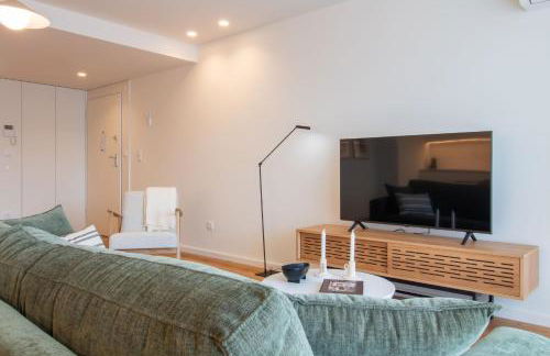 Gaia Elegant Apartment with Patio by LovelyStay - Foto 21