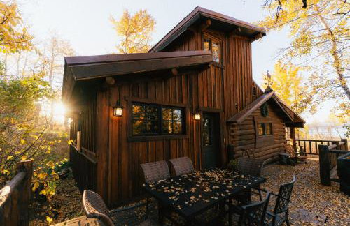 20 min to Yellowstone, Family Cabin, Fire Pit - Photo 1