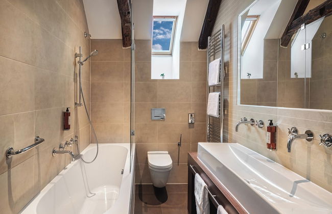 Golden Angel Suites by Adrez Living - Photo 32