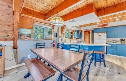 3BR Tahoe Cabin in the Trees with Hot Tub - Foto 10