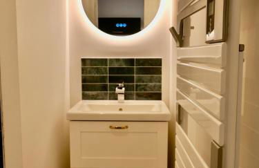 D-Day Suites - Photo 57