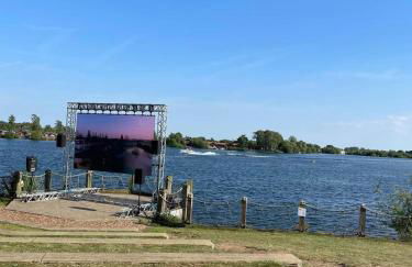 Muscovy Lodge with Hot Tub at Tattershall Lakes Country Park - Foto 32