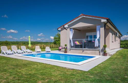 Family holiday house with private pool and playground - Foto 28