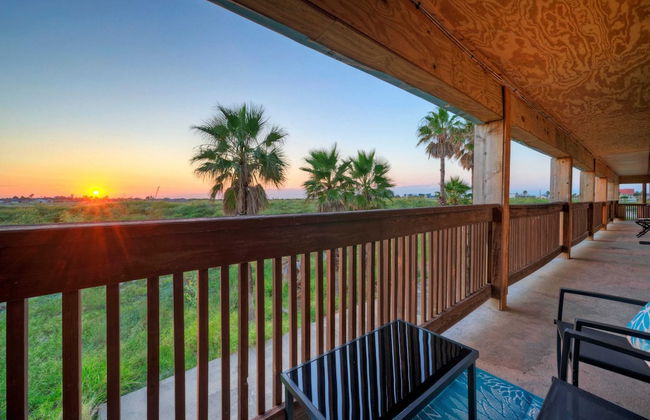 Minutes to the Beach, Pool, Balcony w/ Nature Views Compass 17 by Avantstay - Photo 29