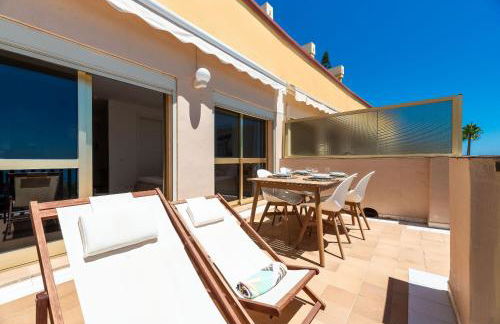 Sea Front Beach Studio Apartment - Photo 19