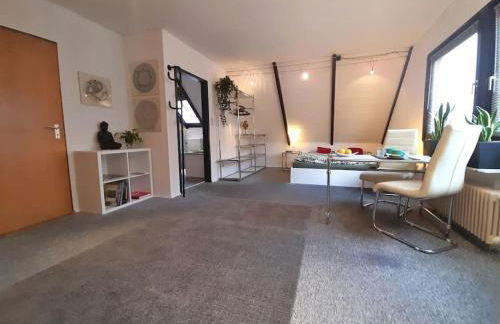 Modern eingerichtetes Zimmer - Foto 13