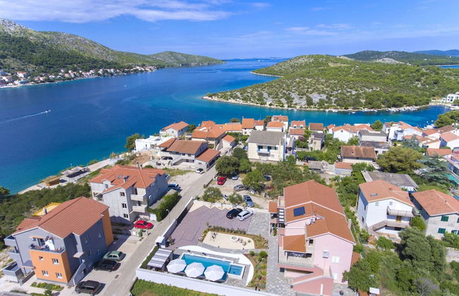 Exquisite Villa with Private Hot Tub in Grebaštica - Foto 24