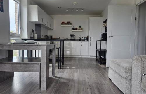 Luxury 1-Bed Apartment with balcony & Free parking - Photo 28