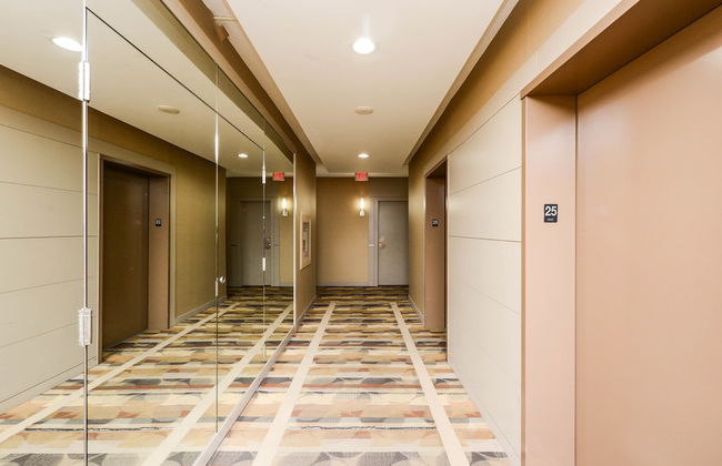 Sarkar Suites - 330 Burnhamthorpe Road - Photo 31