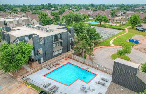 Cozy Updated Cove of Heaven, 5mins to Lake Hefner! - Photo 26