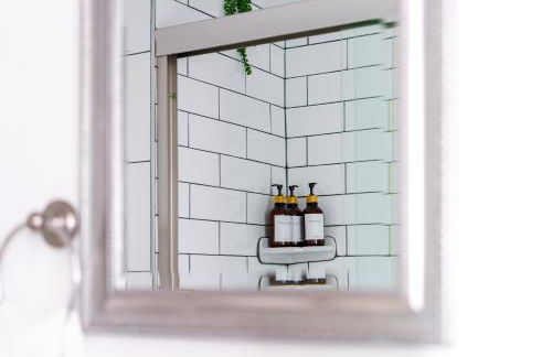 Jungle House Columbus Short North Downtown Free Parking - Steps to Convention Center & Nationwide Arena - 1BR Luxury Home - Sleeps 6 - Over 5,800 Five Star Stays - Foto 64