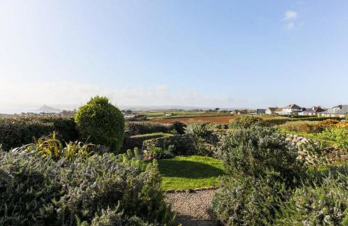 Stunning Old Carthouse with seaview - Photo 33
