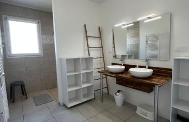 Gîte neuf, à 12mn du Futuroscope, 9 personnes-Le Coquelicot - Foto 2