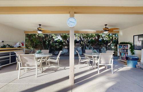 Stylish, Dog-Friendly Condo with Grill, shared Pool and Spa - Close to Downtown - Foto 7