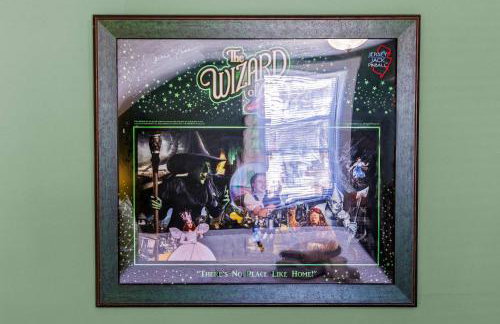 Cozy Downtown Stay w Private Backyard & Parking - Foto 39