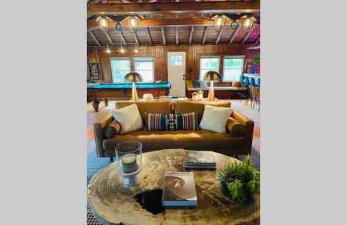 Peaceful Getaway Cottage on grounds of historic mid-century gem - Foto 9