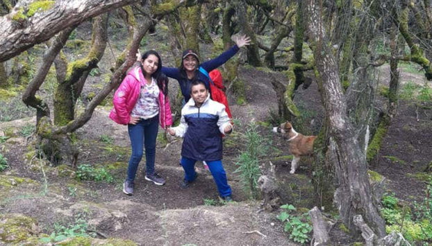 Tour de 3 días por la Reserva Paisajística Nor Yauyos-Cochas - Foto 5, Una familia disfrutando de la naturaleza