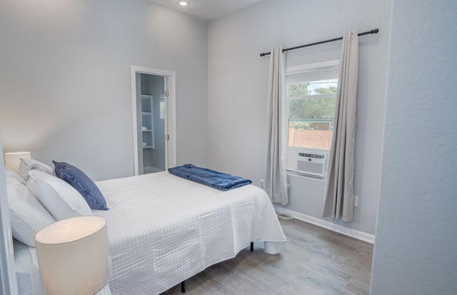 Cozy and Lovely 2BR 2BA Apt A Near Lively Downtown - Foto 15