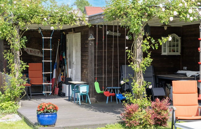 Holiday Home With Bubble Bath - Photo 35