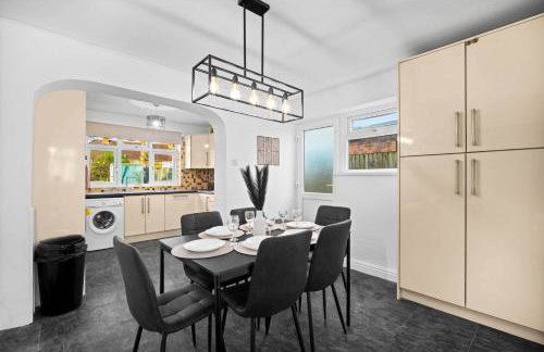 Stylish 3 Bedroom House - Garden - Pool Table - Parking 165M - Foto 3