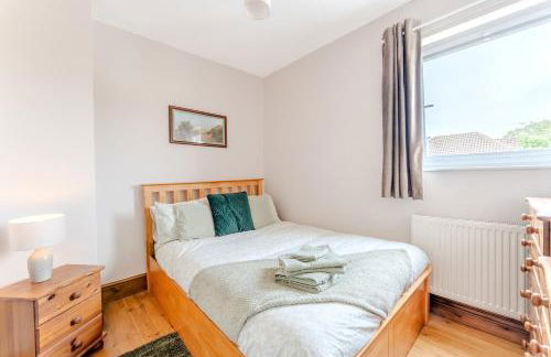 Charming 2 Bed Property - Photo 4