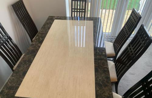 LUXURY 3 BED HOME with MULTIPLE FREE PARKING BAYS Early Check-in Late Check- Out Allowed - Foto 35