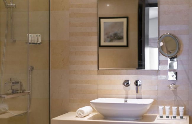 Luxury 1BR Apartment Close to Top Attractions - Photo 15