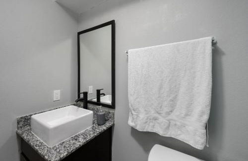 Convenient 1BR Unit Close to Shopping & Dining - Foto 18