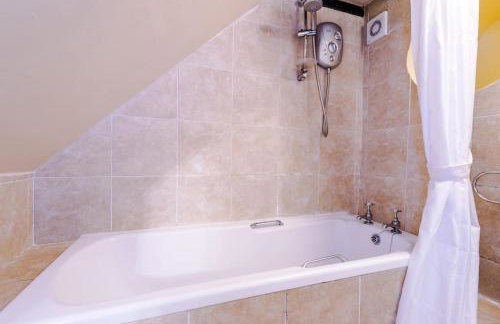 Spacious 5BR Home w/Game Room - Foto 52