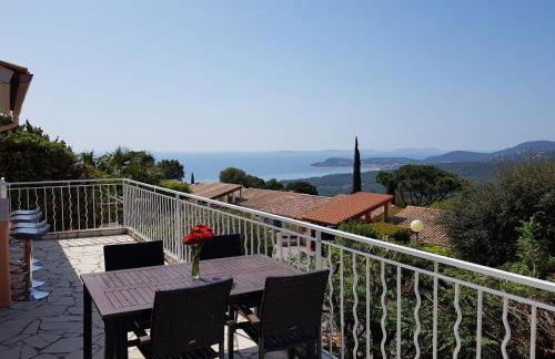 Villa mit großartigem Panoramablick auf das Meer und direkt am Pool - Foto 1