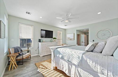 Picturesque beach house with plenty of room and amazing decks, close to beach - Foto 24