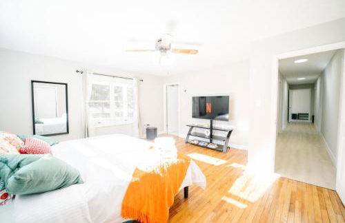 Spacious 5BR 3BA Free Parking Minutes to DC with Pool - Foto 44