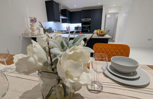 Large 4 Bed Hse, Sleeps 7, 3 BTH, Drive PRKG-4 Cars, M4-A329, Shinfield Studios, 10mins, Reading, Ascot & Legoland 20mins, Film Crew, Contractor & Family Friendly - Foto 22