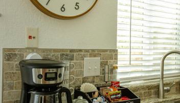 Tranquil Retreat 4 Miles to Sequoia Park Entrance with BBQ and Balcony - Foto 5