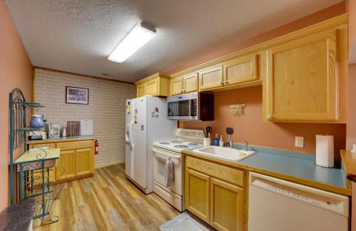 Boat Dock and Fire Pit Sunset Cove Lakefront Gem - Foto 8