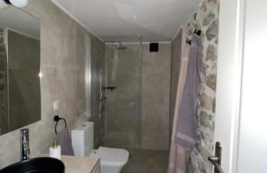 ENGLEZENA'S GUESTHOUSE - Photo 4