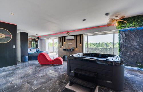 L'Horizon - Suite romantique avec jacuzzi, sauna, piscine & vidéo projecteur - Foto 21