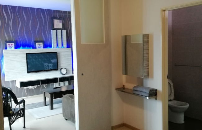 Lawang Suite 1 Bedroom Corner Apartment - Photo 14