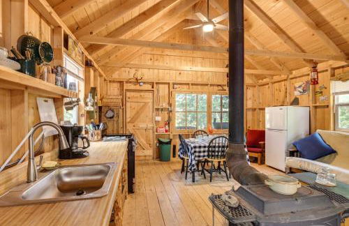 Riverfront Greenbush Studio with Porch and Views! - Foto 6