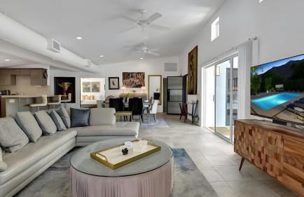 Modern Oasis w/ Pool, Patio Lounge, & Mountain Views Palo Verde by Avantstay - Foto 14