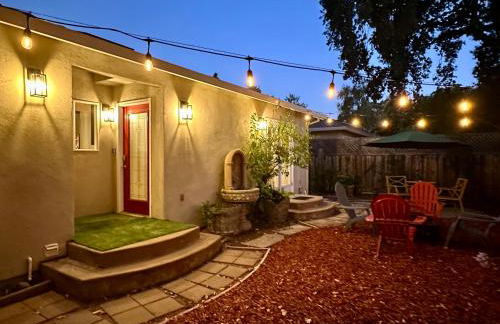 Serene Escape 2BD Private Patio & Firepit near Stanford - Foto 54