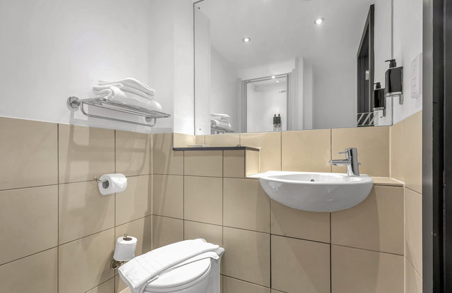 Roomzzz Leeds City West - Foto 22