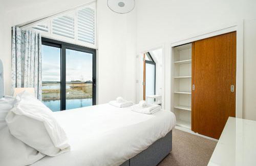 Lakeside property with spa access on a nature reserve Grays Cottage WI24 - Photo 2