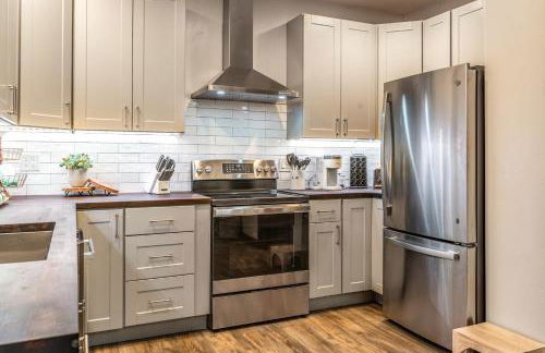 The Electric Bungalow - Photo 12