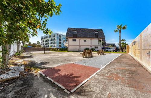 Ola Grande - Beachside Condos with Pool next to Cocoa Beach Pier - Photo 12