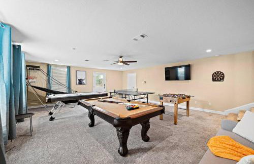 Nr DT, Med Center, Midtown Sleeps 16 Game Room - Photo 1