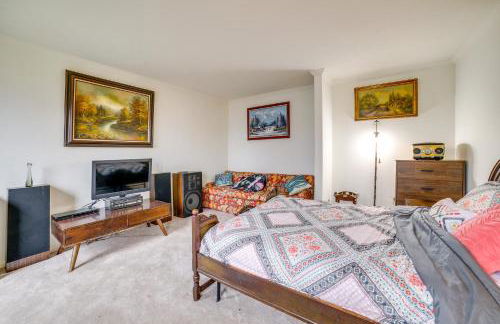 Fireside Gatherings Pet-Friendly Apollo Home - Photo 24